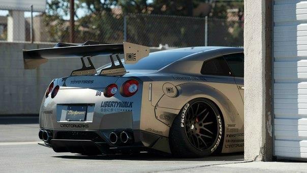 Liberty Walk Nissan GT-R - 6