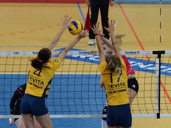 2015 CEV Volleyball Challenge Cup - Women SCHWERINER SC vs VC OUDEGEM - 12