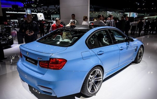 BMW M3 F80 in Yas Marina Blue - 3