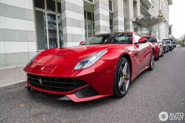 Ferrari F12 Berlinetta.  V12 Atmo (6262 ) 740 ..  8250 ... - 2