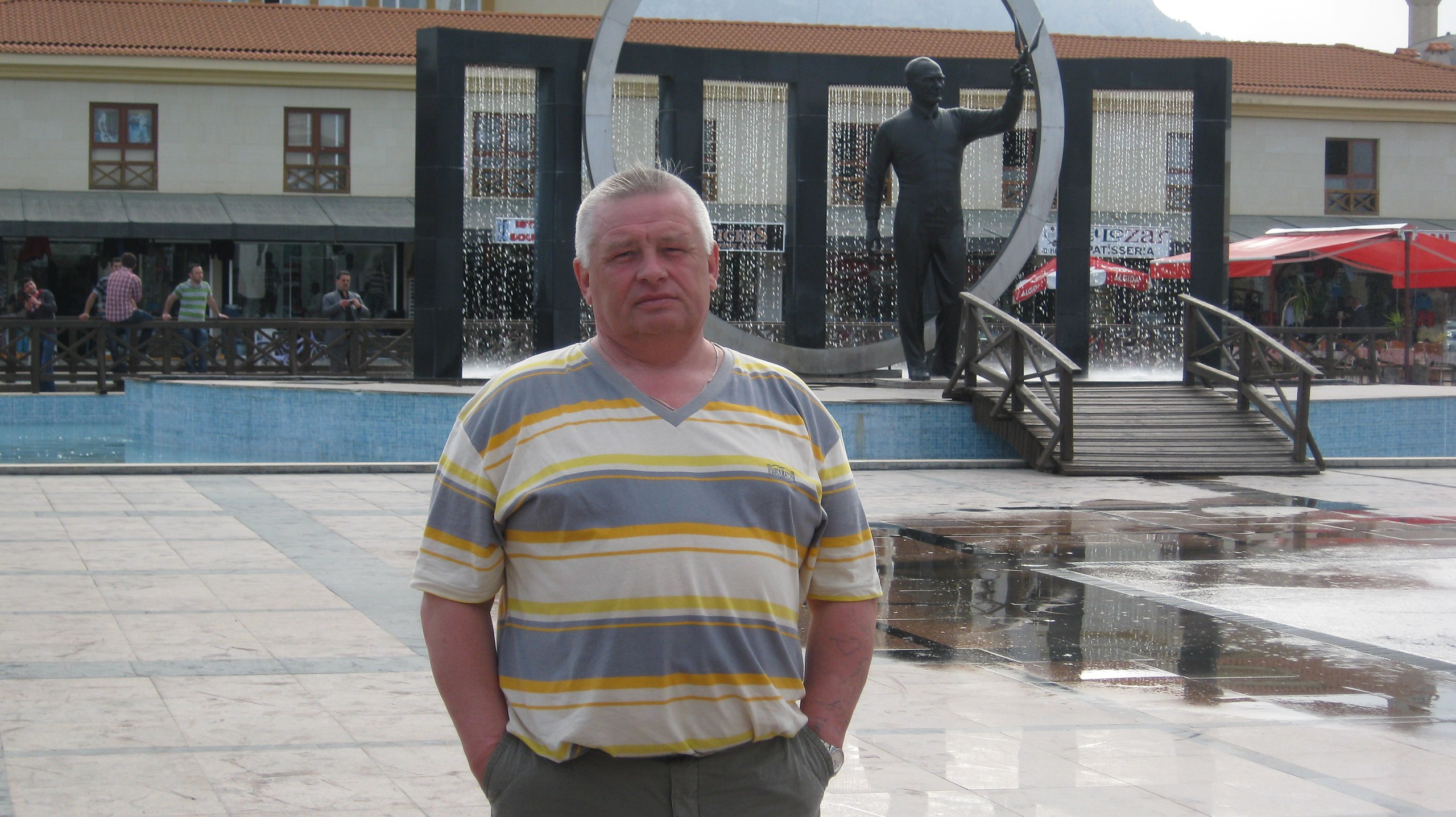 Пощади меня, Бог, не наказывай За безумную смелость мою, Мне в последней любви не отказывай - Я, как ...