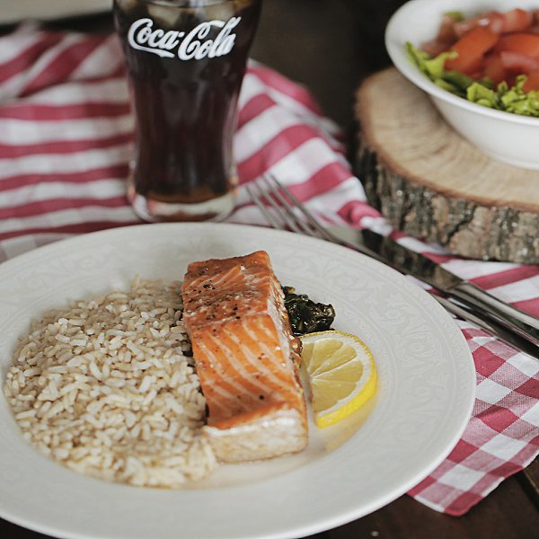 Друзья, у вас остался последний шанс выиграть в конкурсе Coca-Cola! Выкладывайте фото вашего ужина с ...