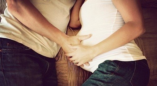 Девушка будет по-настоящему счастлива, когда у неё будет два счастья: одно будет говорить — ...