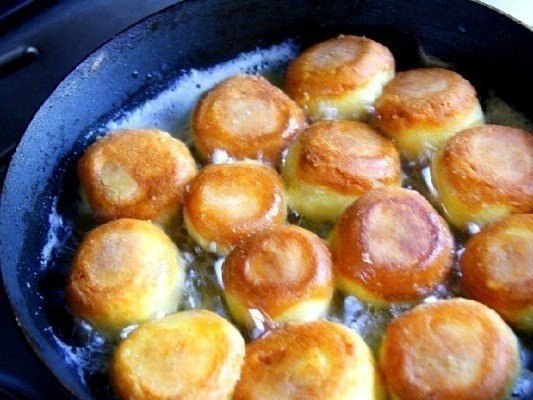 Сырные шарики жареные с чесноком.Сырные шарики — очень вкусное и популярное блюдо. Существует много ... - 8