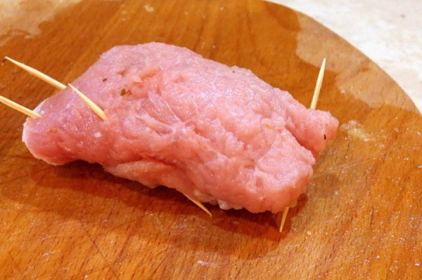 Крученики с опятами.Ингредиенты:Свинина (биточное мясо) — 800 гЛук — 1–2 шт.Филе куриное ... - 7