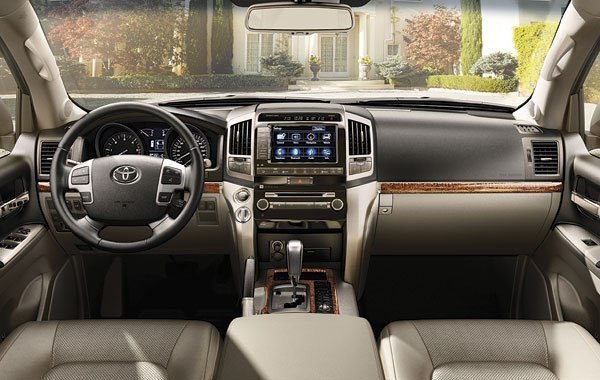 Toyota Land Cruiser 200.4.6 V8Мощность: 309 л.с.Крутящий момент: 439 НмКоробка передач: АКПП 6Макс. ...