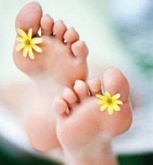 10 способов сделать свои пяточки, как у младенца. 1. Яичный желток смешать с чайной ложкой лимонного ...