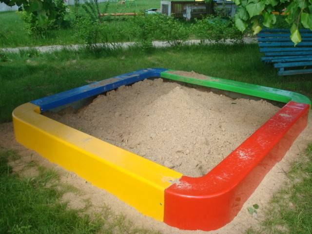 Песочница сколько песка. Песочница сколько песка. Песочница детская из досок. Песочница в детском саду. Песочница своими руками из дерева.