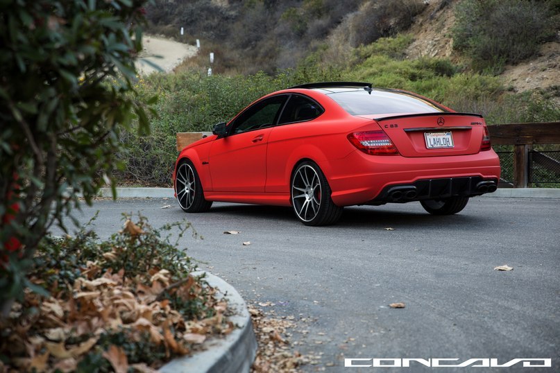 Mercedes-Benz C 63 AMG Coupe. - 4