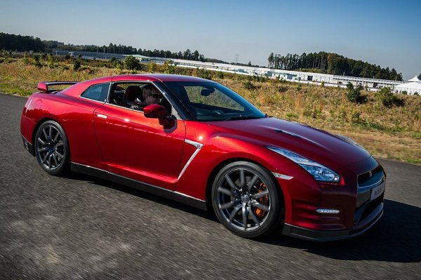 Nissan GT-R - 3