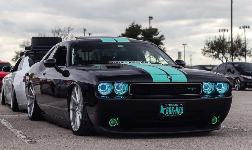 Dodge Challenger SRT-8.