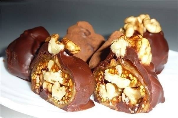 Полезные и нереально вкусные домашние конфеты.Ингредиенты:Инжир сушеный 200-250 гШоколад ...