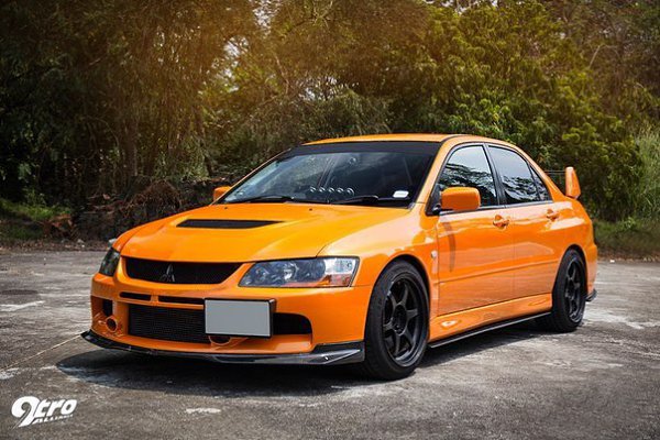 Mitsubishi Lancer Evolution 9 оранжевый