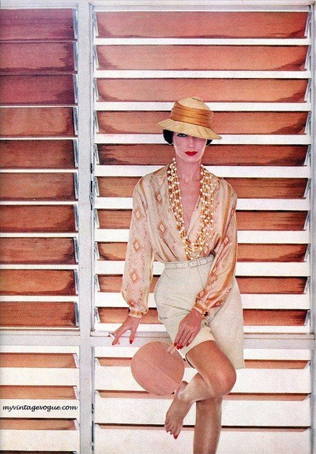   Vogue 1957  - 8