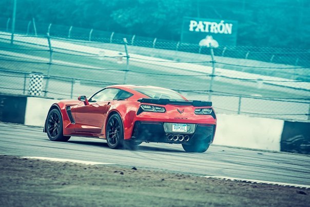 CORVETTE Z06.: 6,2- V8, 650 .., 881 : 0-100 /  2,95 , 320 ... - 7