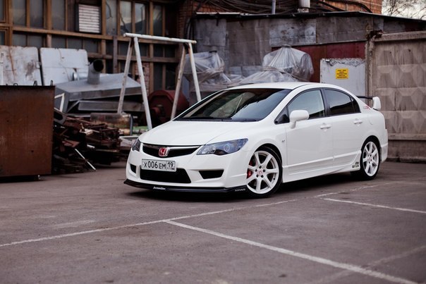 Honda Civic Type R FD2.: 2.0 R4: 222 .. : 215 . : 240 ... - 4