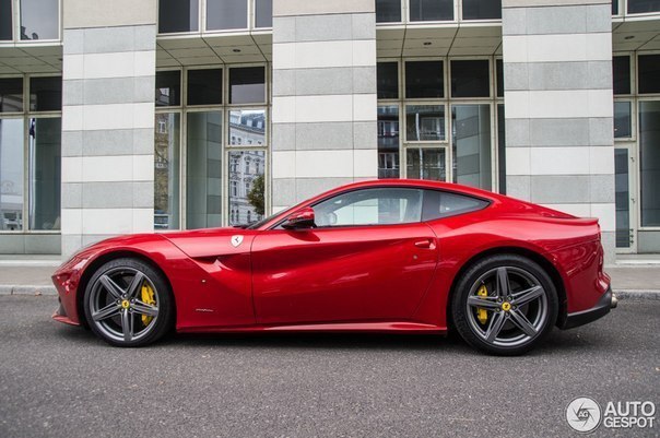 Ferrari F12 Berlinetta.  V12 Atmo (6262 ) 740 ..  8250 ... - 3