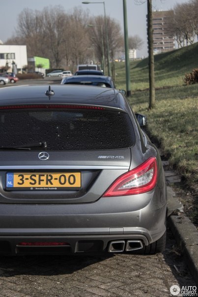 Mercedes-Benz CLS 63 AMG X218 Shooting Brake - 3