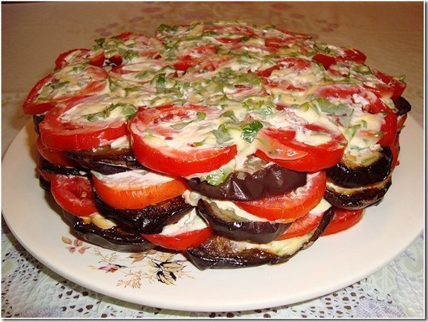 Закуска из баклажанов.Баклажаны порезать кружочками толщиной не менее 0,5 см.Обязательно посолить, ...