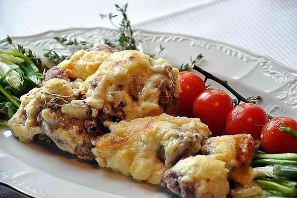 Мясо по-французски. Приготовить мясо так чтобы оно получилось ароматным, нежным и тающим во рту ...