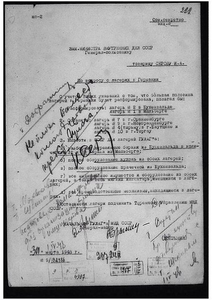 В 1948 г. бараки и оборудование из концлагерей в Бухенвальде и Мюльберге вывезли для использования в ...