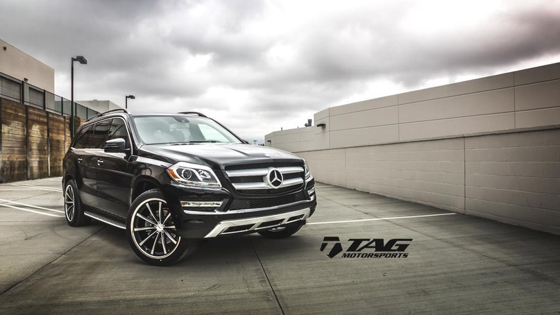 Mercedes-Benz GL450 on Vossen CV1.