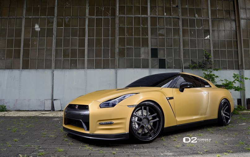Nissan GT-R.