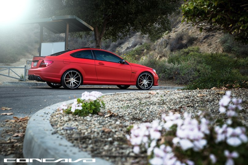 Mercedes-Benz C 63 AMG Coupe. - 3