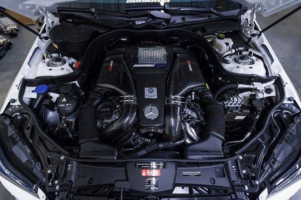 Mercedes-Benz E63 AMG S - 6