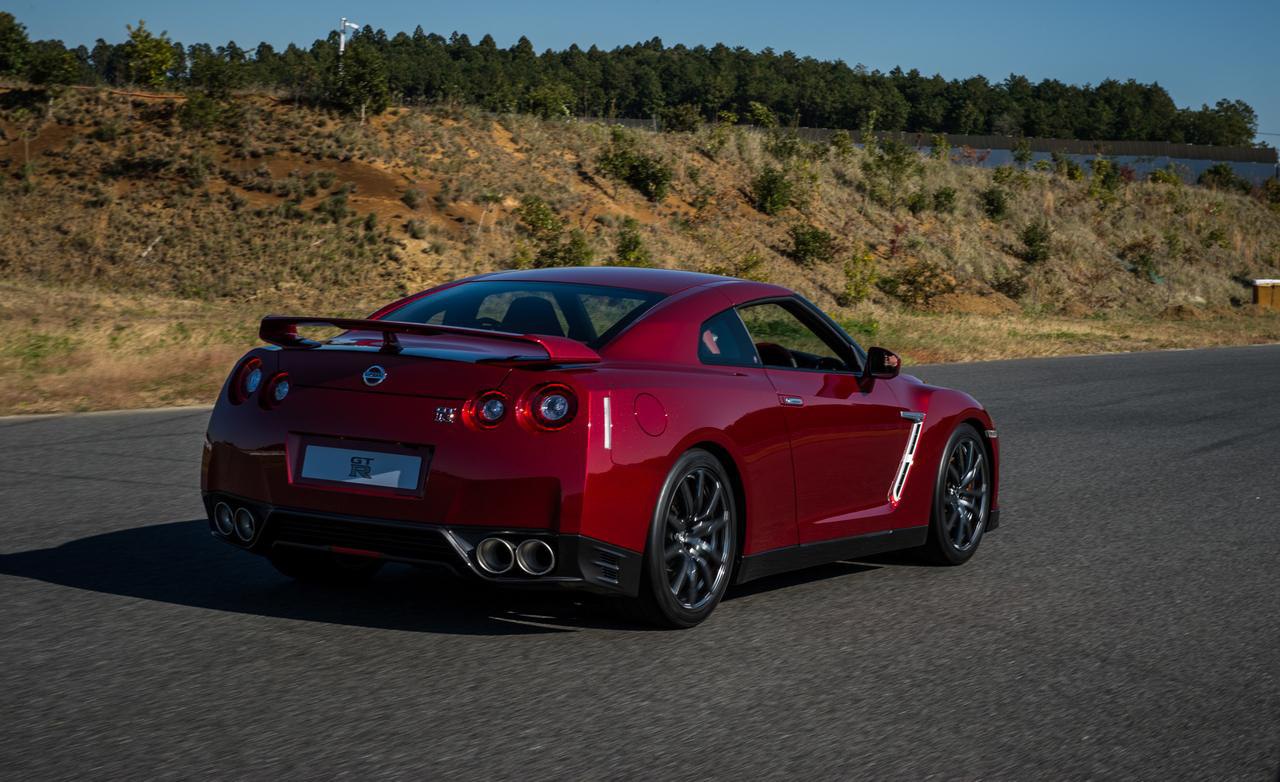 Nissan GT-R - 4