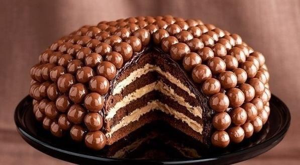 Знаменитый Maltesers cake.Ингредиенты:Сахар коричневый — 200 гМолоко — 185 млСливочное масло — 125 ...