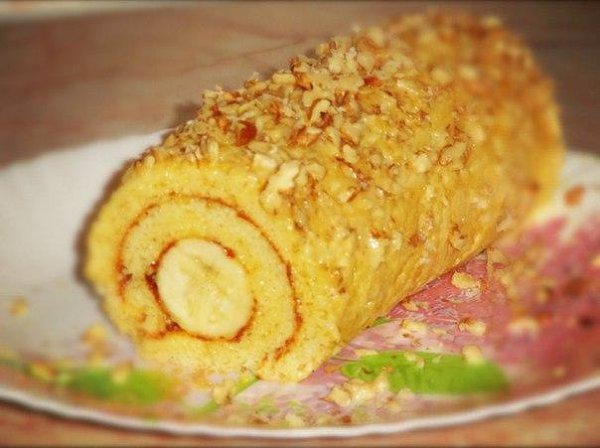 Банановый рулет.Ингредиенты:Сгущенное молоко - 1/2 банкиЯйца куриные – 1 шт.Мука – 3 ст. л. с ...