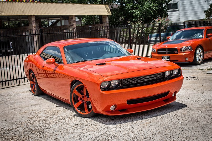 Dodge Challenger SRT8.