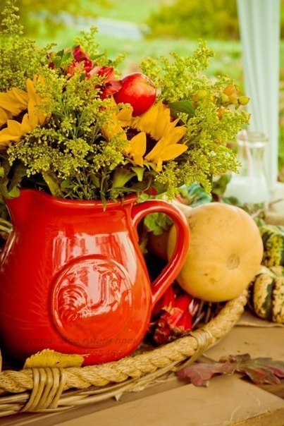 Я во всем узнаю осень, ее плавную поступь – в отражениях, ветре, запахе осенних цветов...