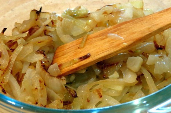 Крученики с опятами.Ингредиенты:Свинина (биточное мясо) — 800 гЛук — 1–2 шт.Филе куриное ... - 2