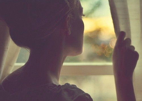 Учусь терпеть... Учусь терять... И при любои житеискои стуже... Учусь с улыбкои повторять: Прорвусь! ...