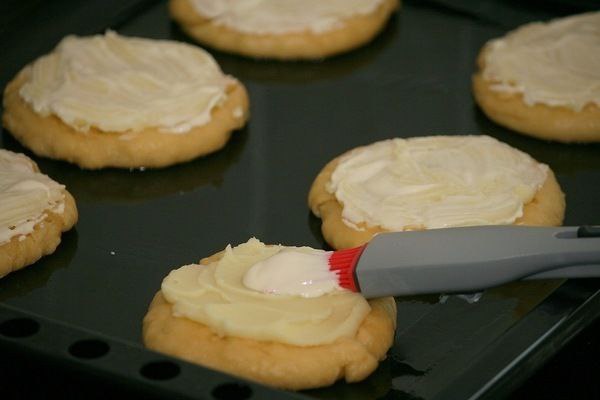 Уральские шаньги.Ингредиенты:Молоко - 300 млДрожжи свежие - 25 гСахар-песок - 105 гМука пшеничная - ... - 7