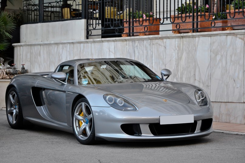 Porsche Carrera GT (2003).Цена: 45.5 млн. рубДвигатель: 5.7 L , V10 ATMOМощность: 611 л/сУдельная ...