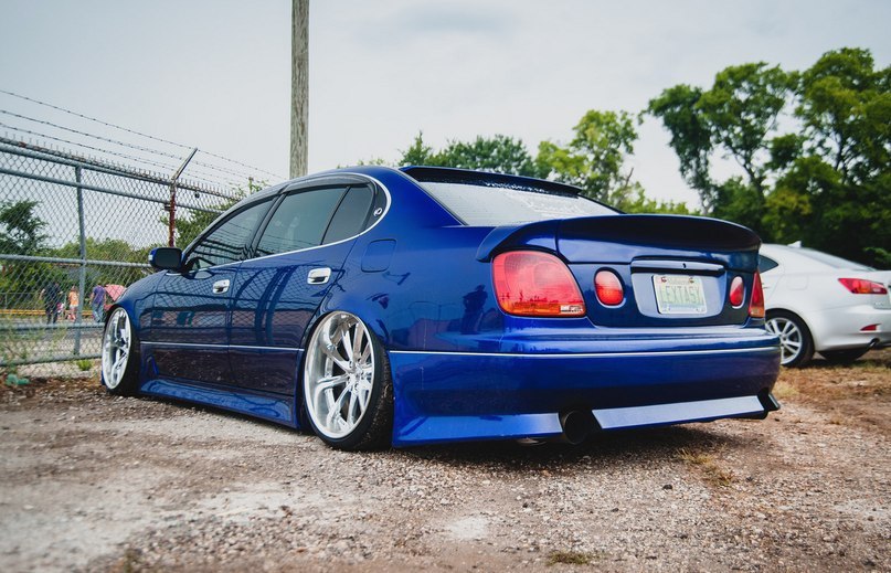 Lexus GS.