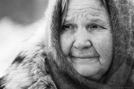 Расул Гамзатов.Не оставляйте матерей одних,Они от одиночества стареют.Среди забот, влюбленности и ...
