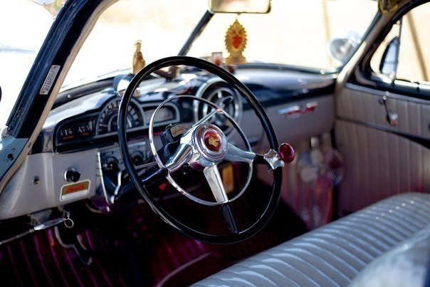 1951 Pontiac Chieftain - 6