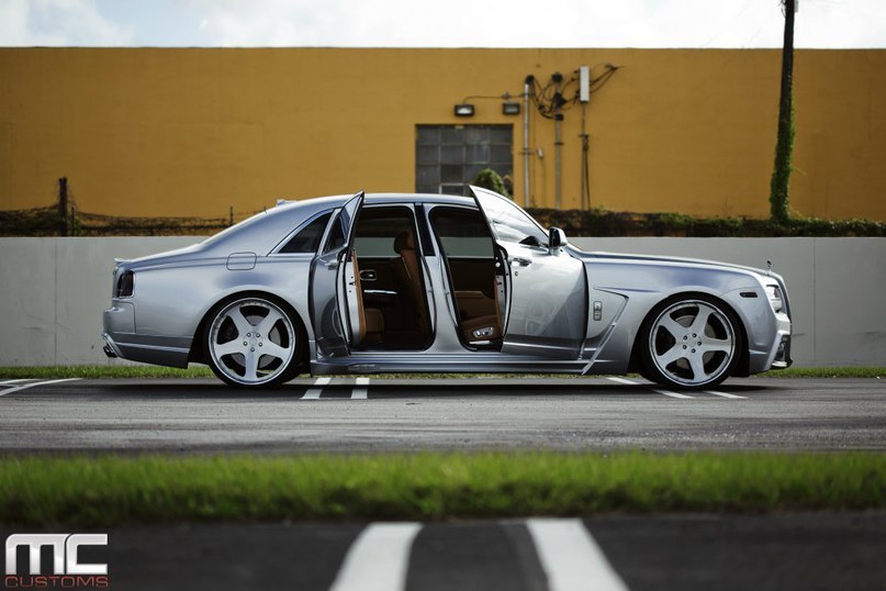 Rolls-Royce Ghost. - 3