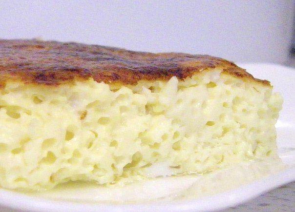 Пышный омлет.Ингредиенты:6 яиц300 мл молокасоли по вкусусливочное маслоПриготовление:Разбить в чашку ...