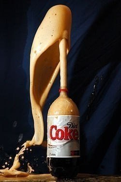 Страшные факты о Coca-Cola. 1) Во многих штатах США дорожная полиция всегда имеет в патрульной ...