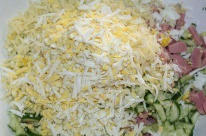 Салат «Неженка».Вкусный праздничный салатик, нежный, но пикантный за счет чесночка.Ингредиенты:400 ... - 5