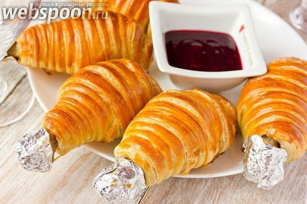 КУРИНЫЕ НОЖКИ В ТЕСТЕ.Ингредиенты:6-8 куриных голеней3 зубчика чеснока1 упаковка (450 г) готового ...