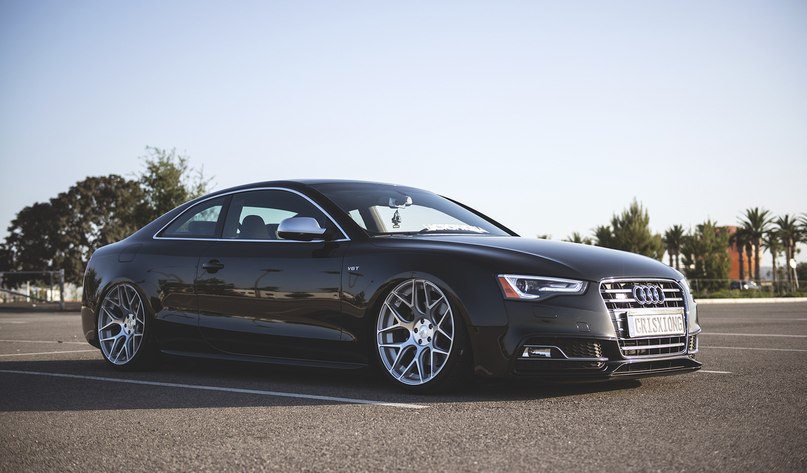 Audi S5.