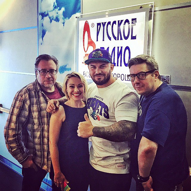 Прямо сейчас в прямом эфире @russkoe_radio презентую мой новый трек