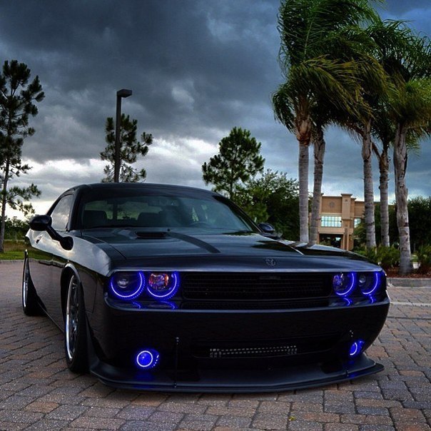 Dodge Challenger SRT8. - 2