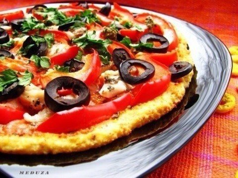 Вкусная и не вредная пицца.110 ккал на 100 грРецепт:Тесто:творог 200 гржаная мука 3 ст ложкияйцо 1 ...